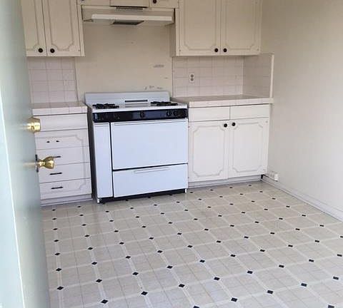 3rd image of 867 Via De La Paz APT 4