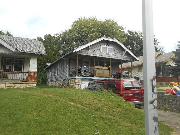 3rd image of 1830 E 68th St