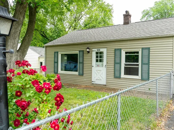 202 Stahl Ave, Washington, IL 61571