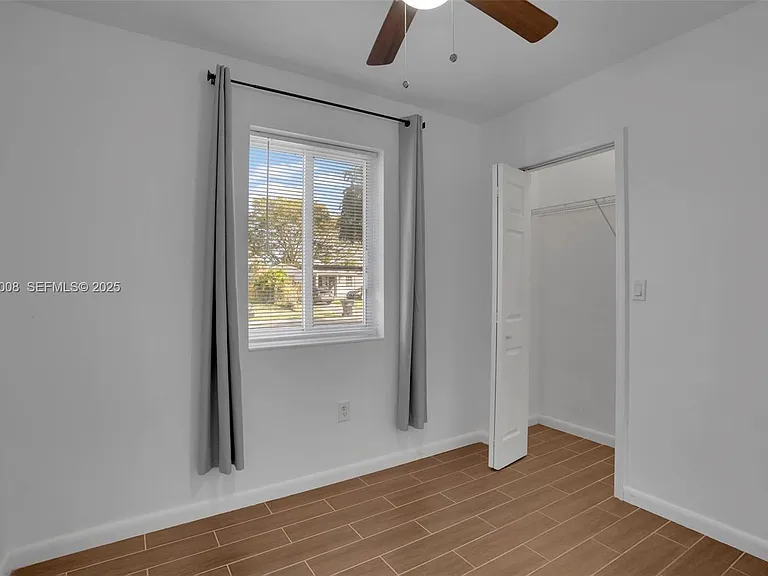 510 N 69th Ave — Photo 12