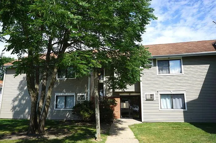 Bayside Dr, Palatine — Photo 2