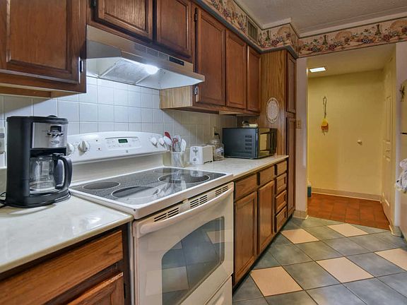 4th image of 461 Canberra Dr #106