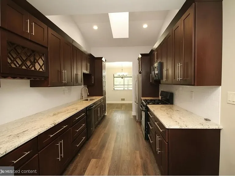 37 Easton Ct — Photo 8