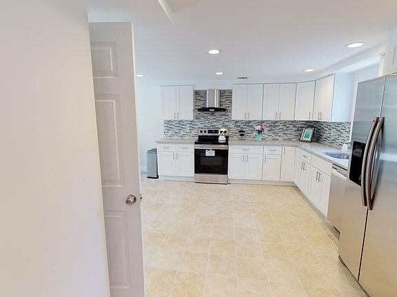 2nd image of 17 Holly Ln