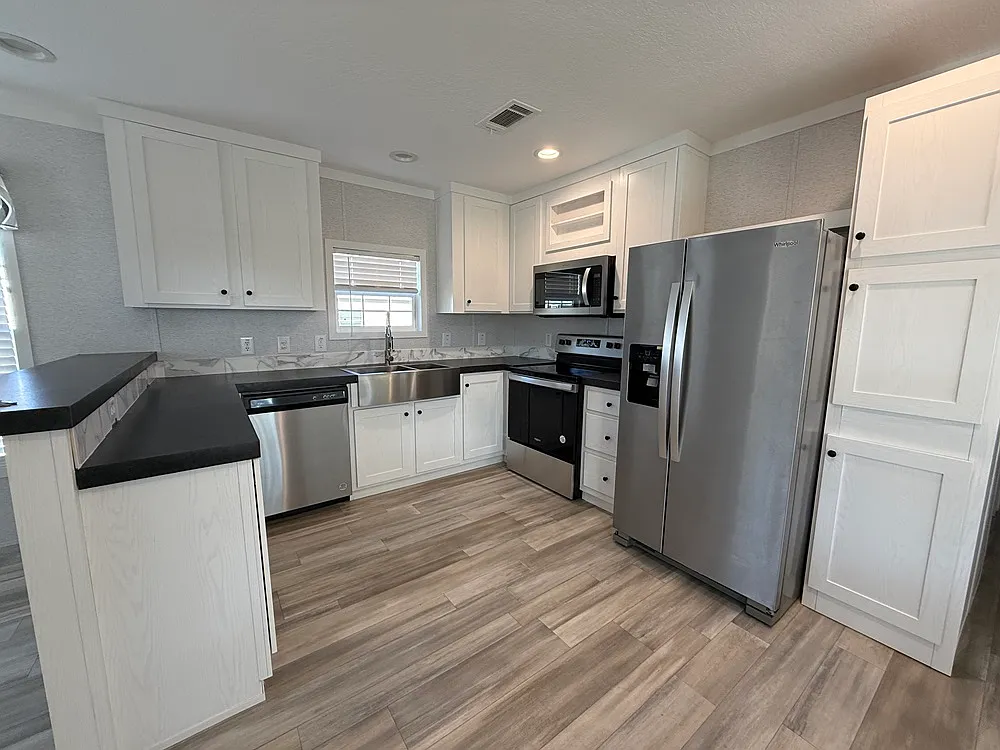 2 bed, 2.0 bath, 900 sqft, $2,500 — Photo 3