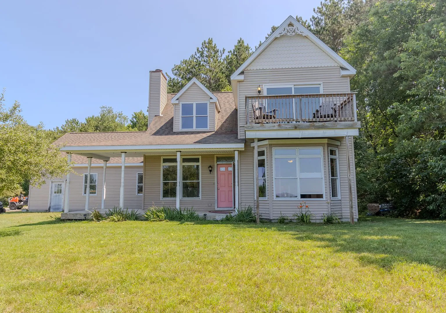 Empire Hilltop Retreat — Photo 1
