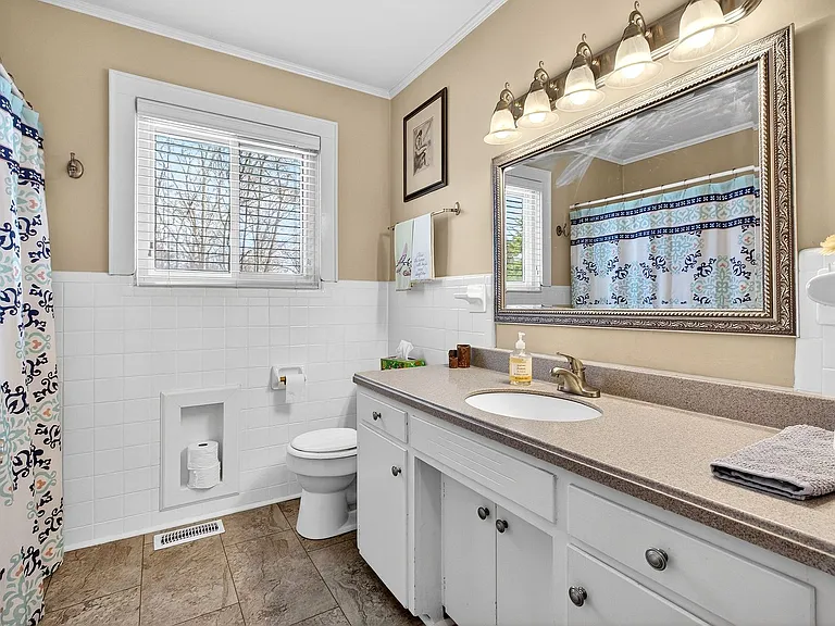 1108 Edgewood Dr NW — Photo 12