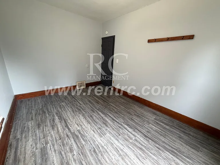 302 McKinley St — Photo 13