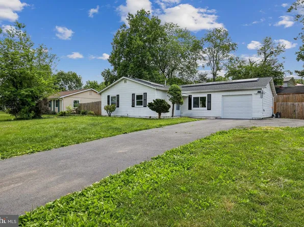 108 N Cypress Rd, Sterling, VA 20164