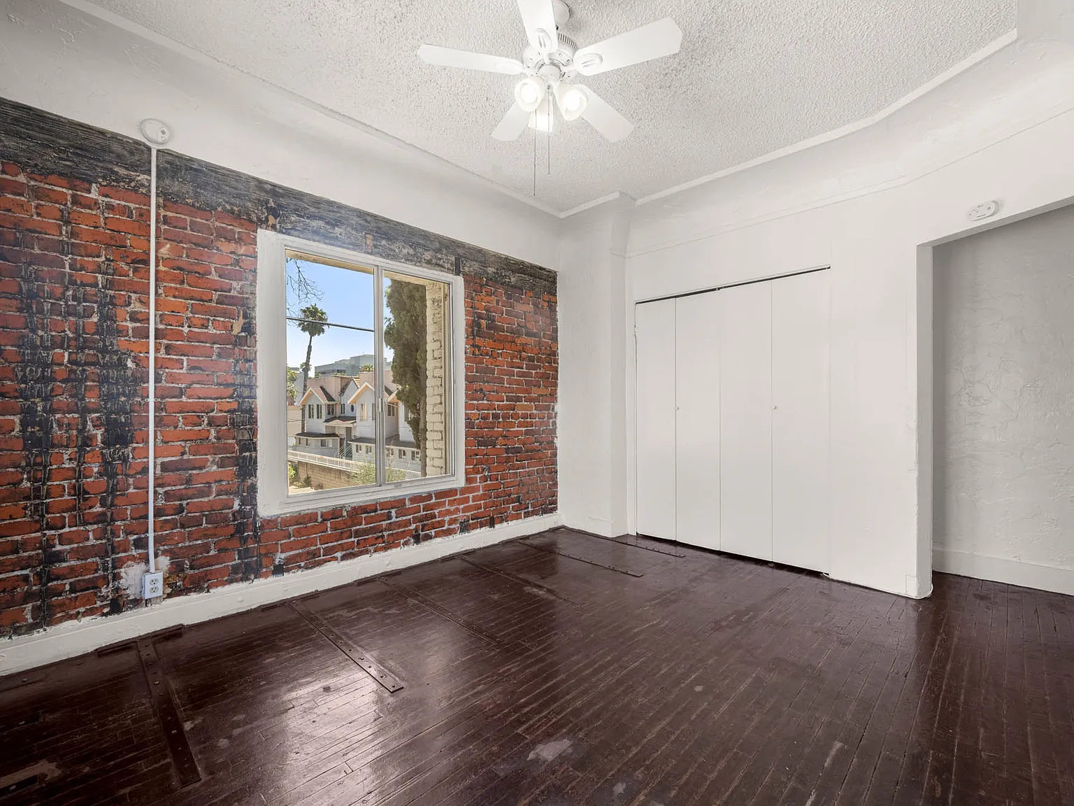 1516 N Normandie Ave — Photo 2