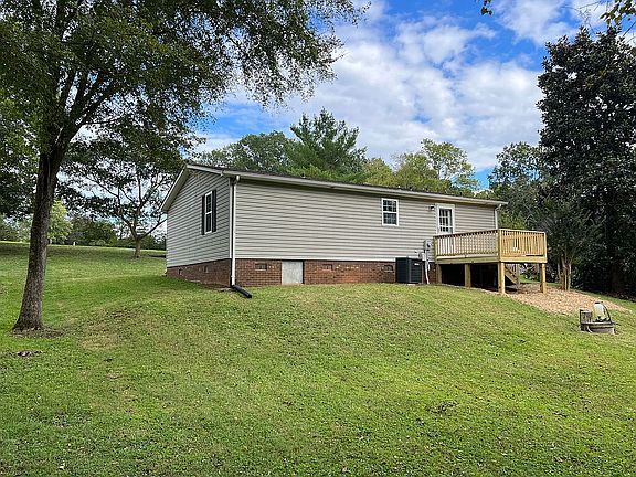 Large quiet back yard