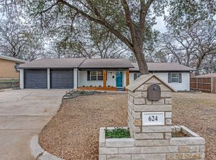 624 Forest Ln, Hurst, TX 76053