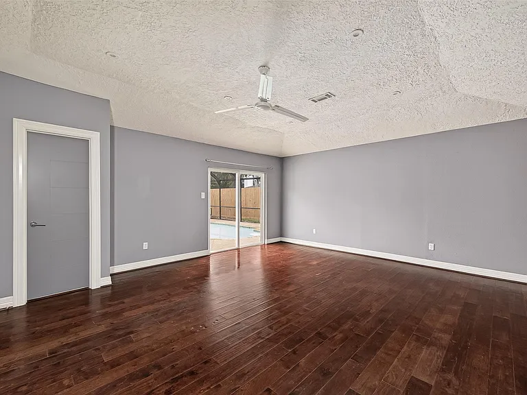 2130 Round Lake Dr — Photo 39