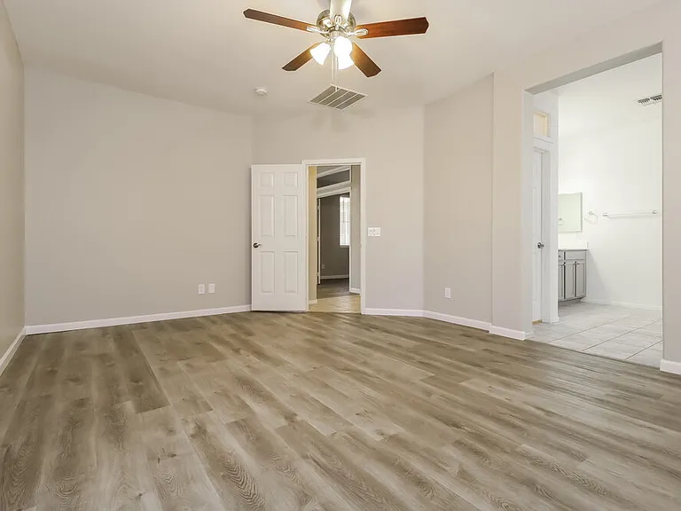 15233 W Banff Ln — Photo 10