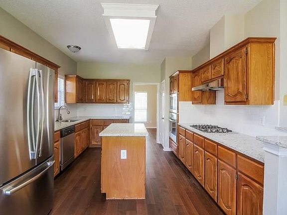 5th image of 4009 Pointe Loma Dr