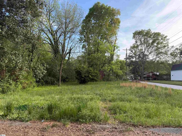 306 Cemetery St, Laurens, SC 29360