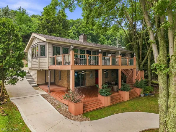 50 E Mohawk Dr, Malvern, OH 44644
