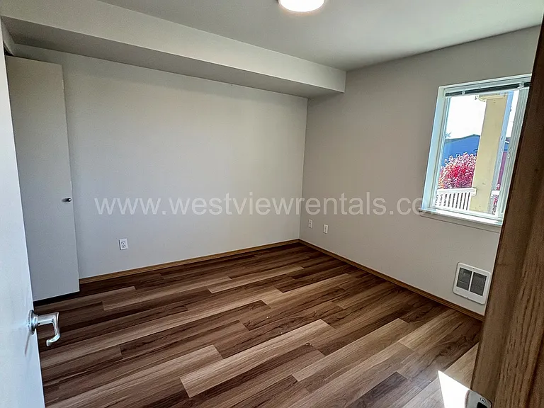 135-139 Prince Ave — Photo 353