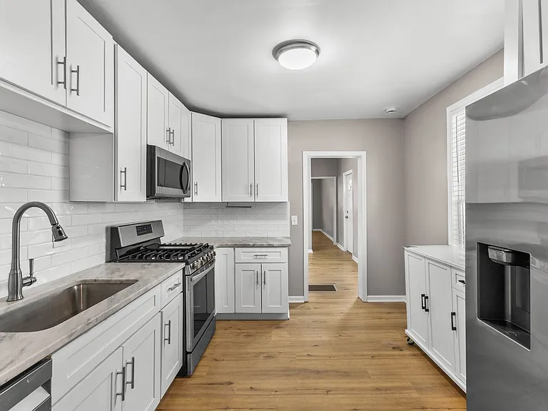 122 E Woodrow Ave — Photo 13