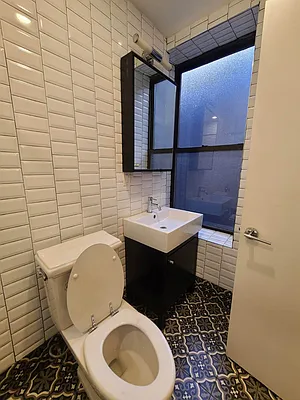 Rented by Delmark Realty LLC | media 10