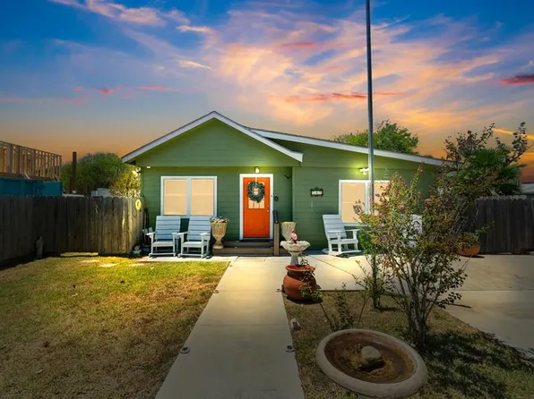 709 S Fuqua St, Rockport, TX 78382