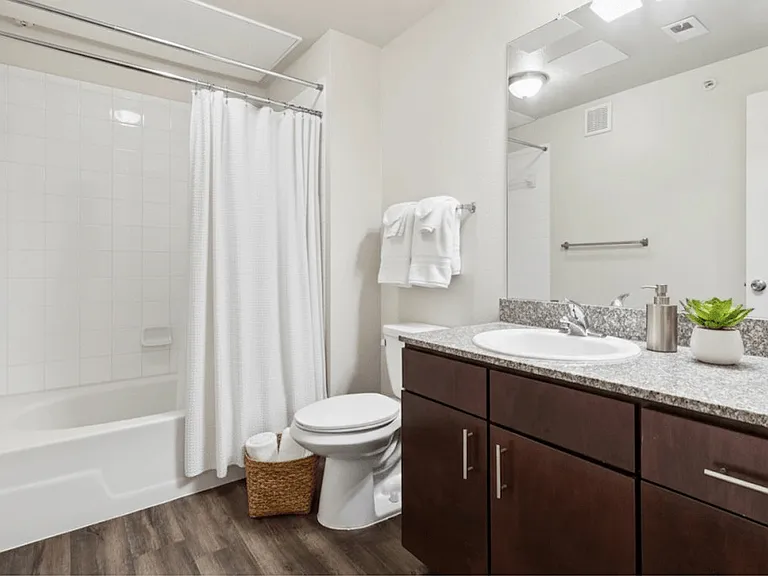 Silverado Apartments — Photo 30