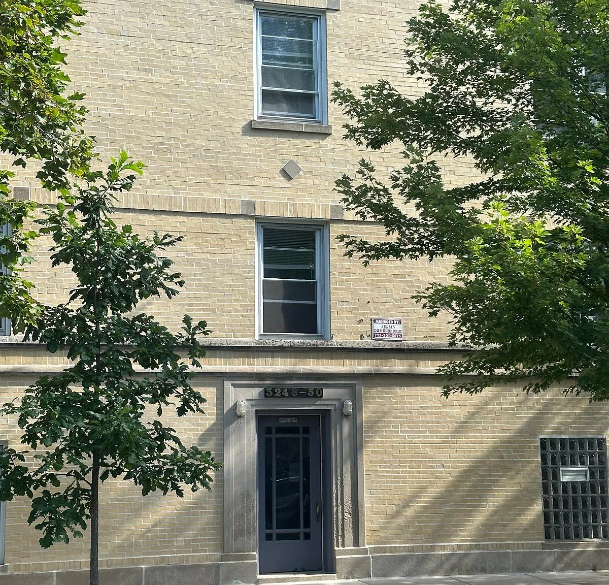 3 bed, 1100 sqft, $1,800 — Photo 1