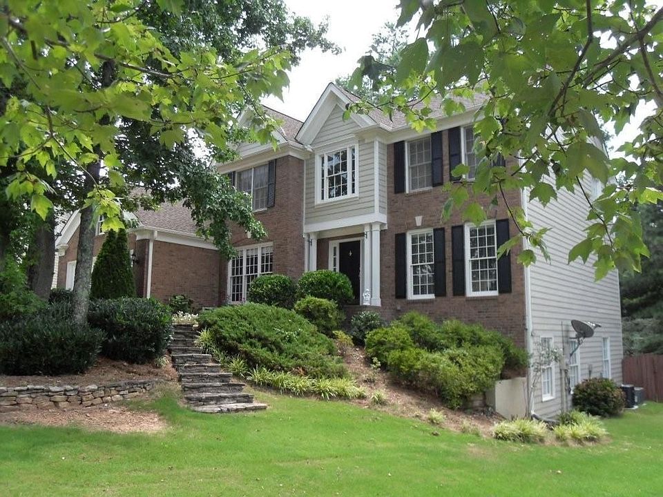 Lovely Landscaping, Cul-de-Sac Lot