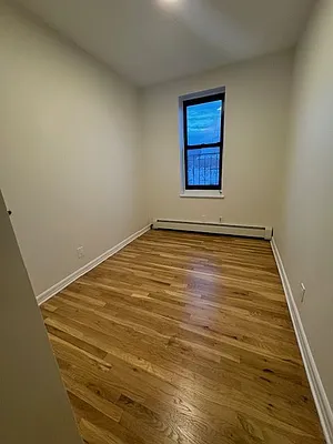 Rented by Perry Associates NYC Inc | media 27