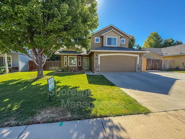 3420 N Oakstone Ave — Photo 2