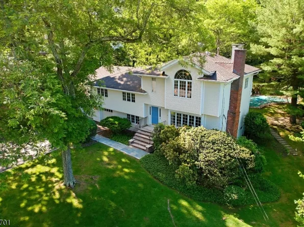 1 Winding Way, North Caldwell Boro, NJ 07006