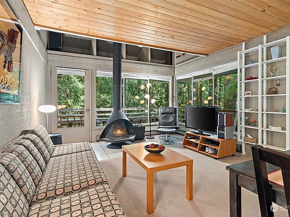 2nd image of 733 E Promontory Road
