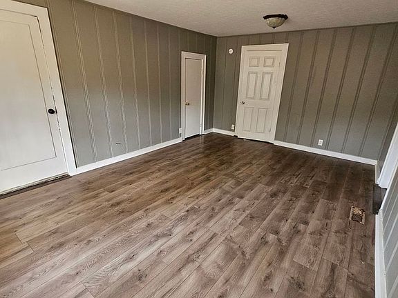 5th image of 211 Rasch Rd