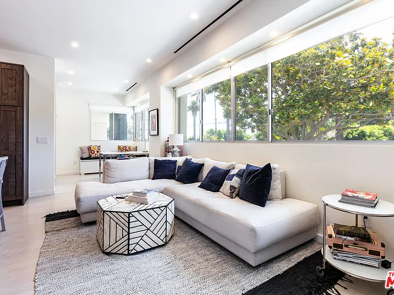 838 N Doheny Dr #203 — Photo 5