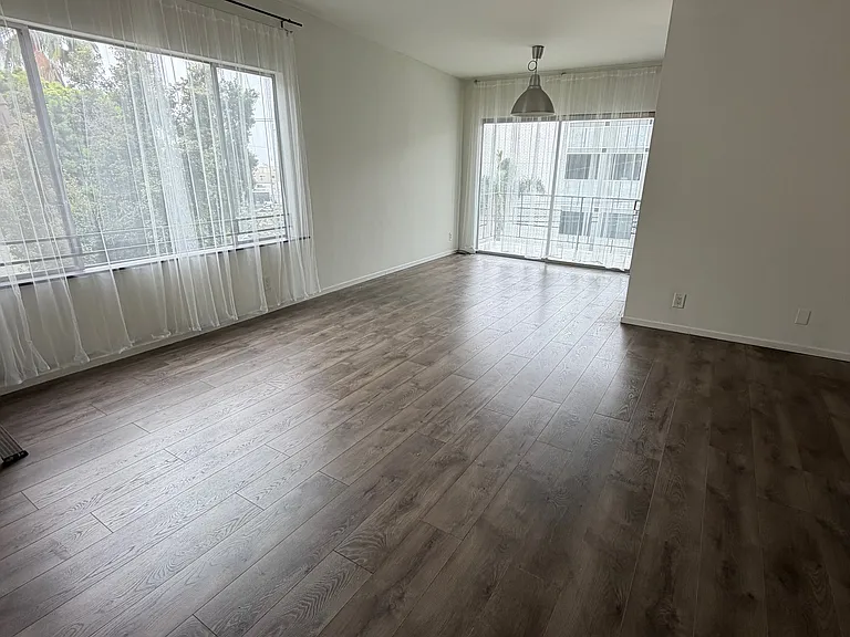 830 S Barrington Ave #6 — Photo 8