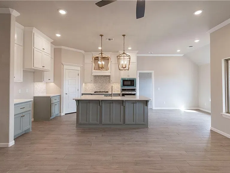16300 Marsha Dr — Photo 3