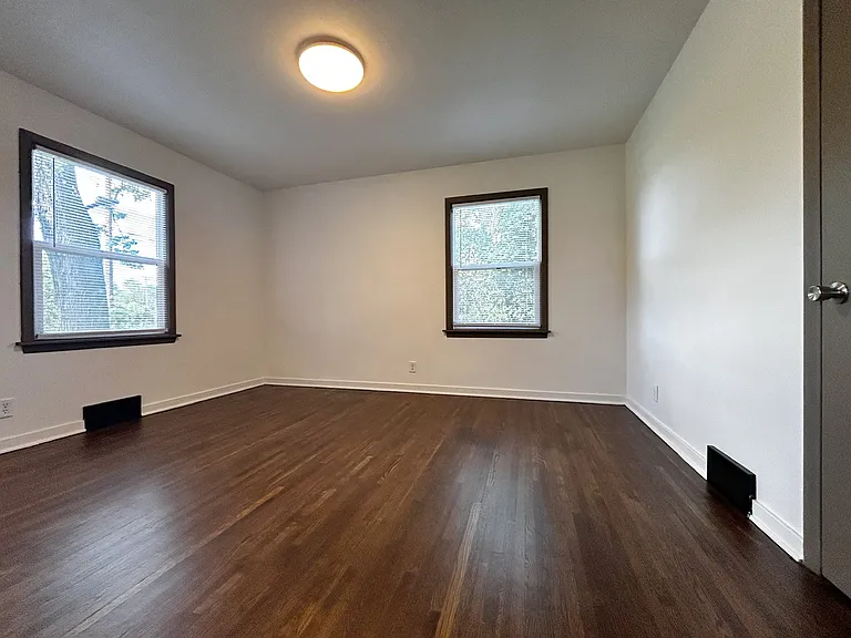 571 W County Rd E #W — Photo 13