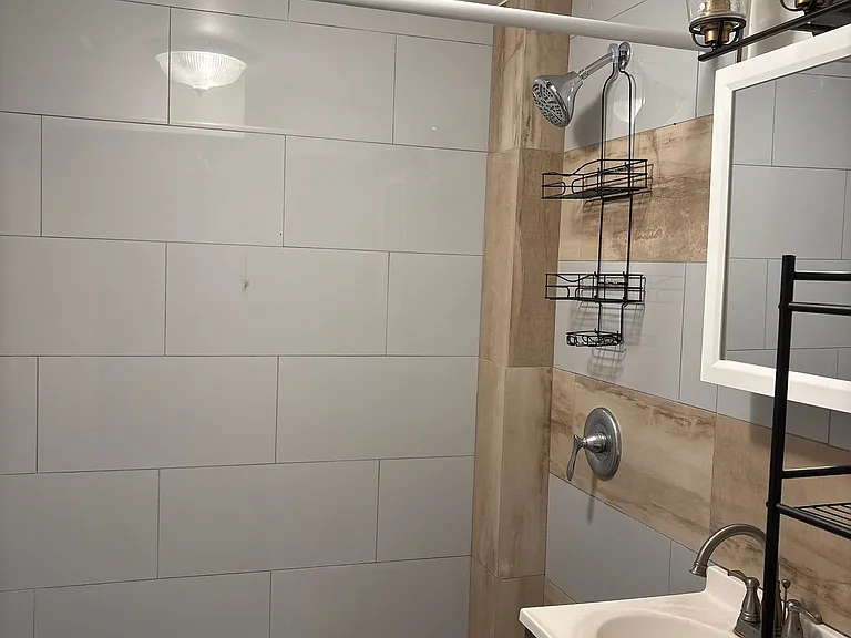 2237 S Oakley Ave — Photo 5
