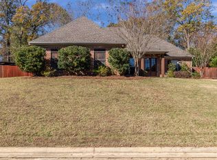 241 Manchester Dr, Vicksburg, MS 39183