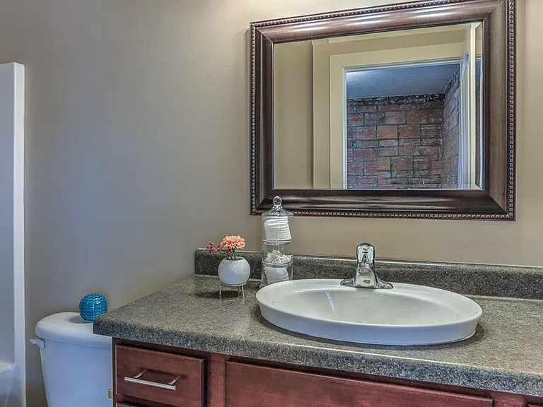 806 Park Ave — Photo 23