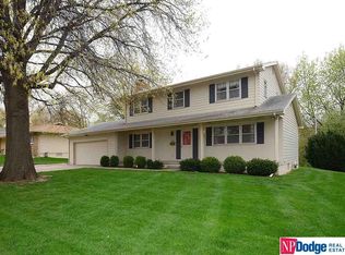 9325 Park Dr, Omaha, NE 68127