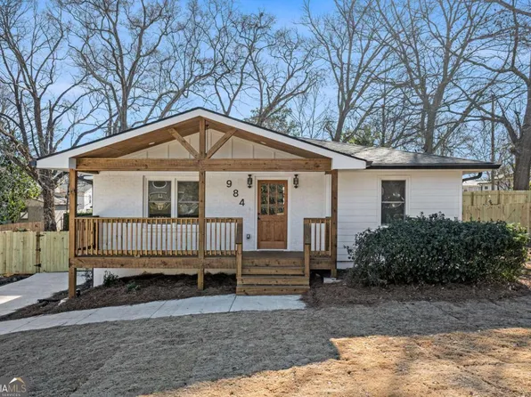 984 Manor Dr SE, Smyrna, GA 30080