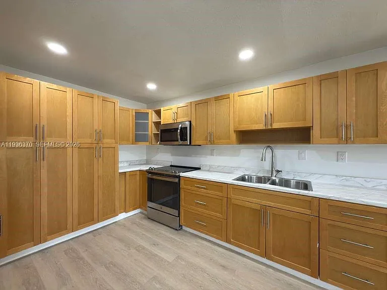 9001 Jacaranda Ln #107 — Photo 7