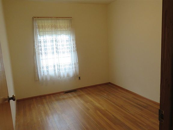 5th image of 255 S Sheridan St