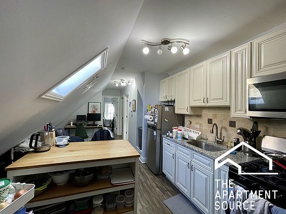 4th image of 2824 N Ridgeway Ave #3