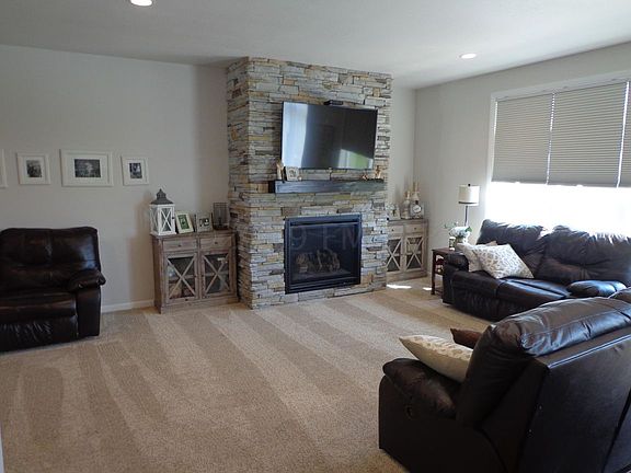 5th image of 633 Westminster Dr