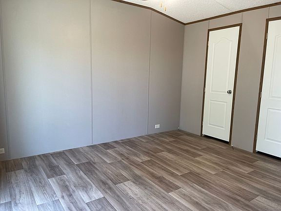 4th image of 2520 S Hillert Dr