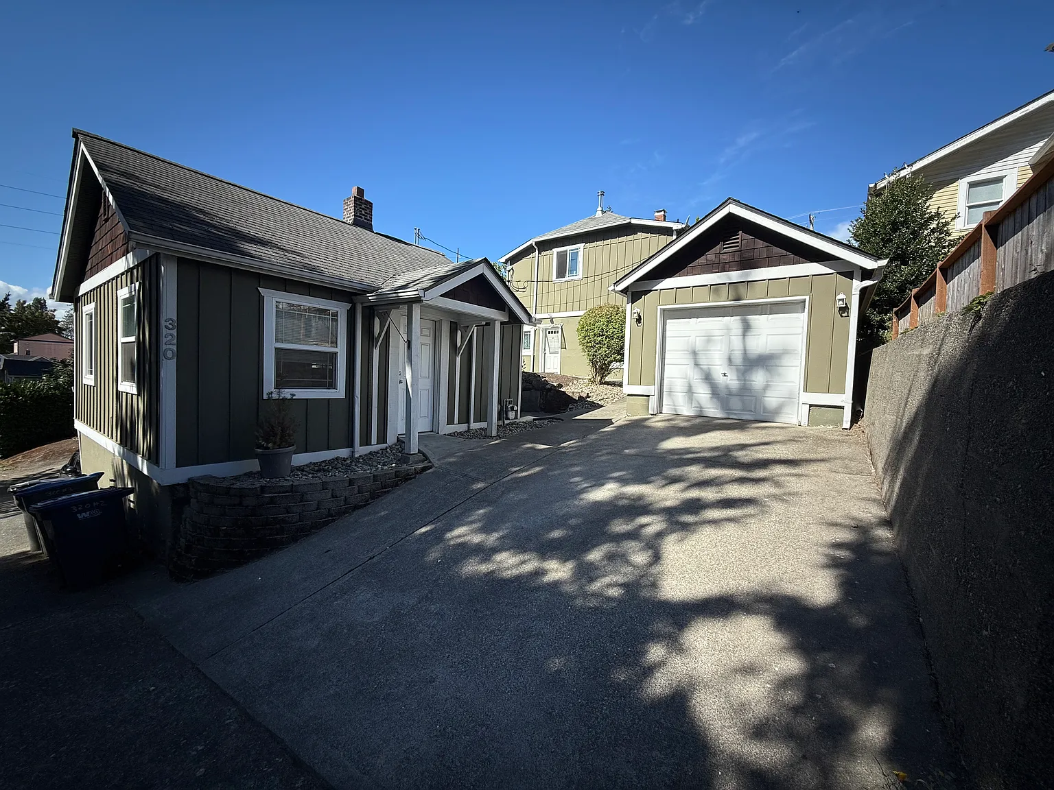 2 bed, 700 sqft, $1,825 — Photo 1