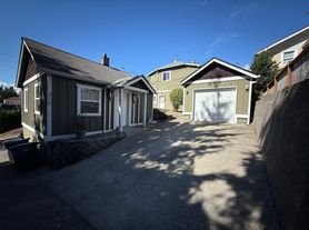 320 S Lafayette Ave, Bremerton, WA