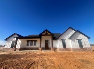 105 Cattleman Dr, Springtown, TX 76082